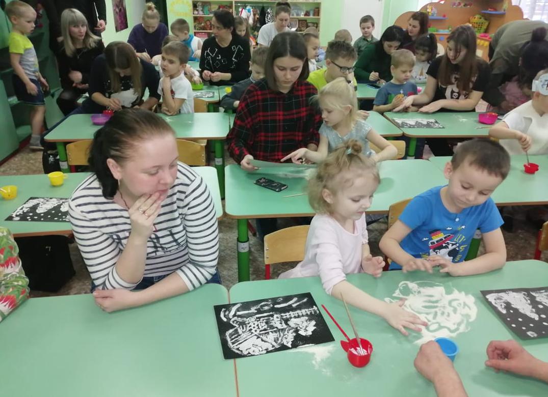 Мастер-класс с родителями старшей группы «учимся рисовать»